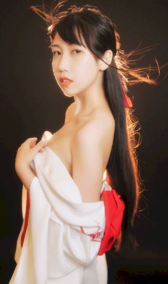 《漂亮的女邻居》在线